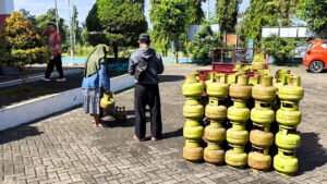 OPERASI PASAR LPG DIGENCARKAN, PEMKAB JEMBER TEKAN KELANGKAAN