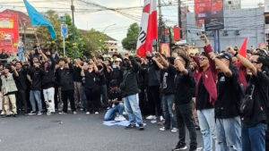 MAHASISWA JEMBER GELAR AKSI TUNTUT PEMULIHAN EKONOMI NASIONAL