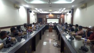 PETANI LOJEJER ADUKAN KISRUH SK GAPOKTAN DAN DISTRIBUSI PUPUK KE DPRD JEMBER