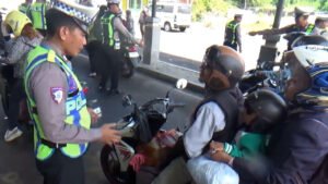 Belasan Pemotor Terobos Barikade Operasi Patuh di Jember, Polisi Temukan Beragam Pelanggaran
